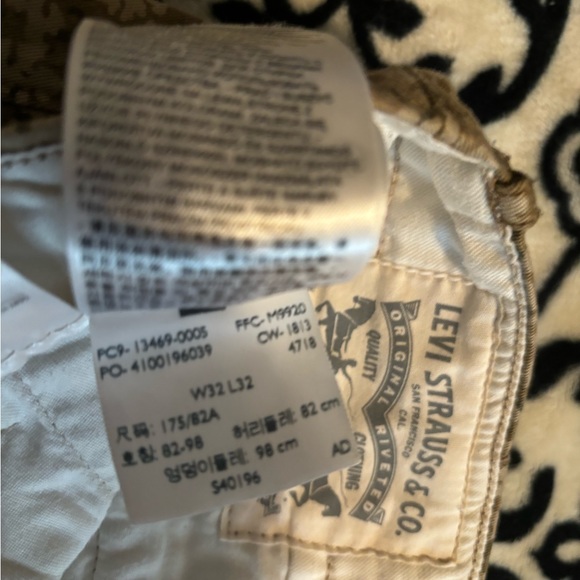 Boys army fatigue 32/32 Levi’s - Picture 8 of 9